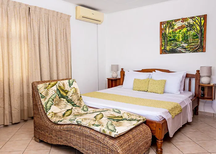 Bottle Palm Villa *