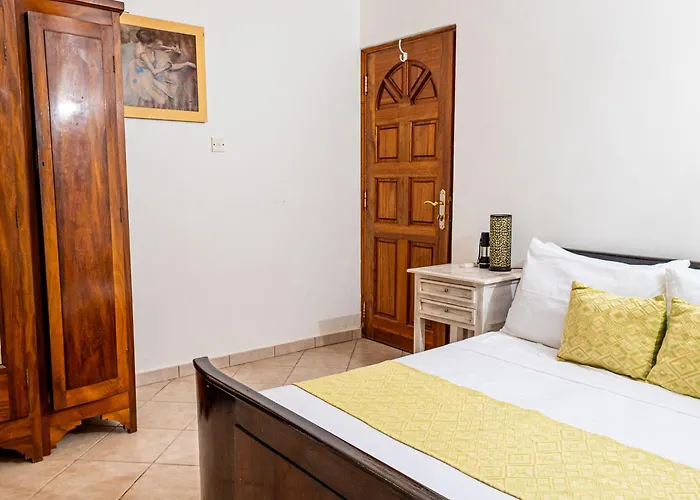 Bottle Palm Villa *