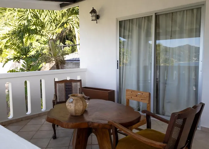 Bottle Palm Villa *