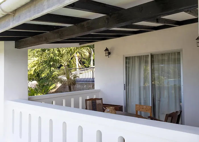 Bottle Palm Villa *